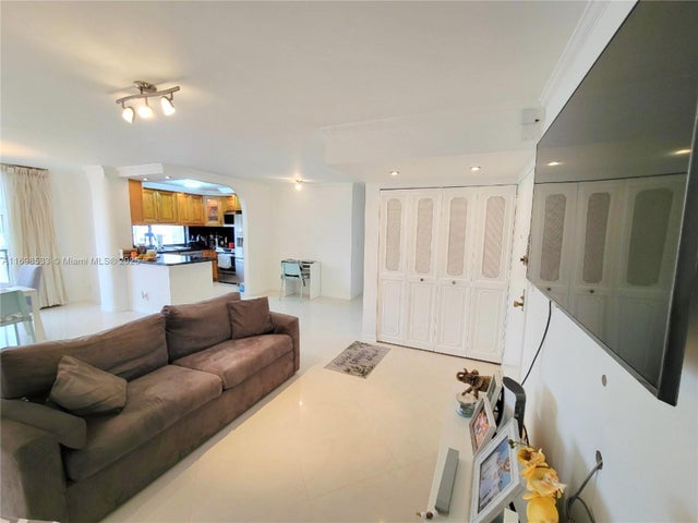 5 of 34 - 17011 N Bay Rd 906, Sunny Isles Beach, FL