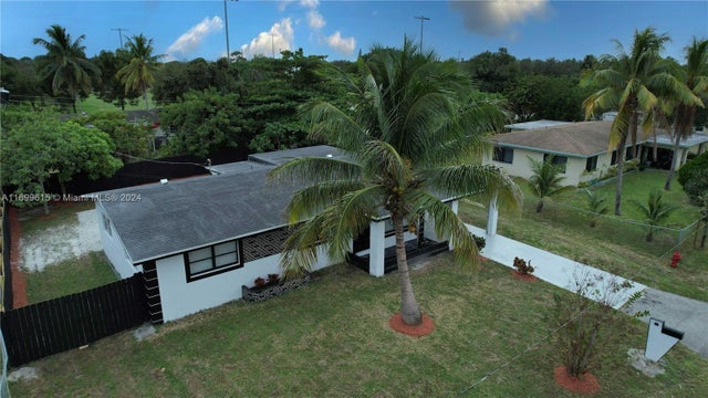3 of 50 - 2496 Sw 8th St, Fort Lauderdale, FL