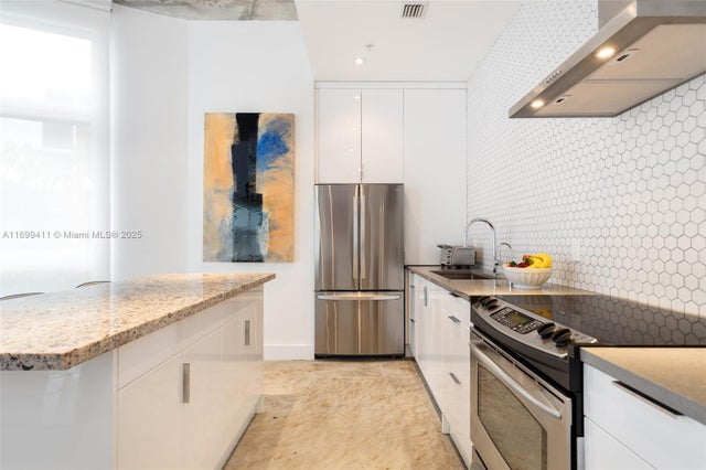 5 of 15 - 2001 Meridian Ave 510, Miami Beach, FL