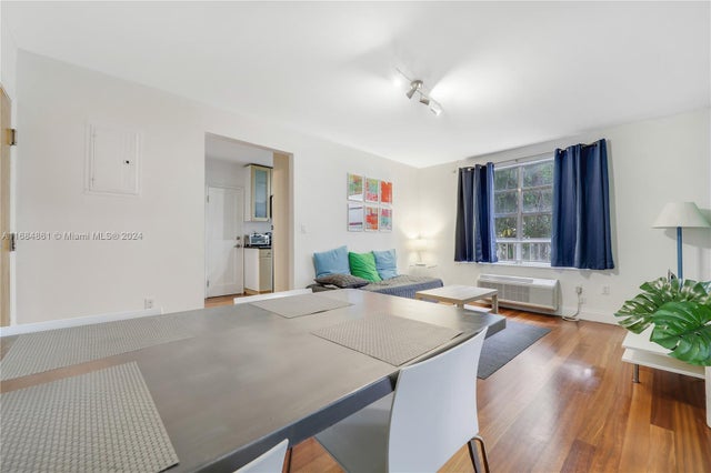 3 of 20 - 420 15th St 105, Miami Beach, FL