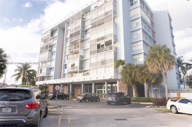 2 of 21 - 16850 S Glades Dr 3c, North Miami Beach, FL