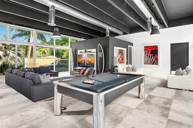 4 of 31 - 1000 Ne 89th St, Miami, FL