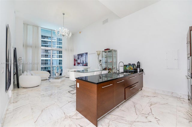 3 of 27 - 475 Brickell Ave 2209, Miami, FL