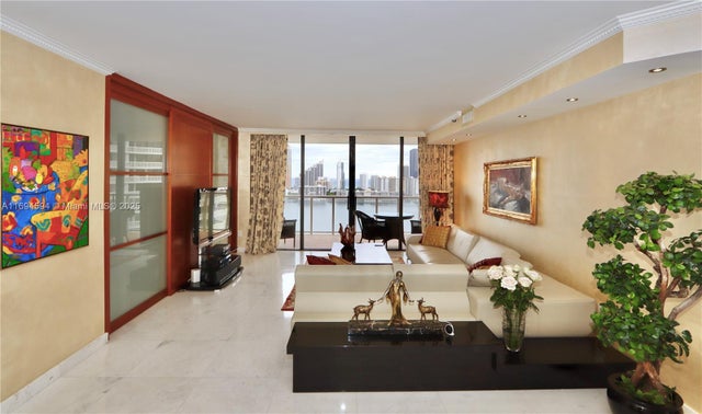 1 of 52 - 4000 Island Blvd 2202, Aventura, FL