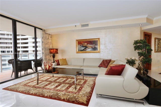 3 of 52 - 4000 Island Blvd 2202, Aventura, FL
