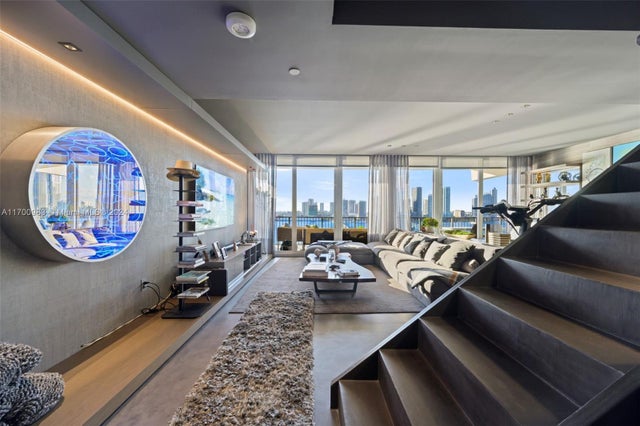 2 of 28 - 1000 Venetian Way 1408, Miami, FL