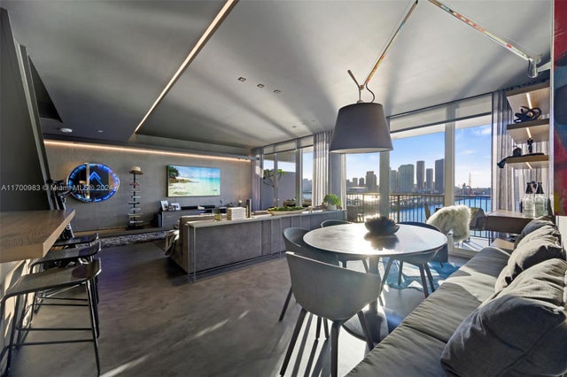 4 of 28 - 1000 Venetian Way 1408, Miami, FL