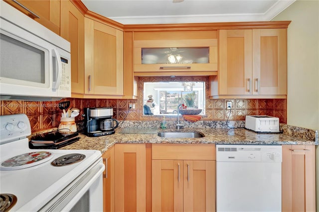 2 of 36 - 3501 Nw 47th Ave 405, Lauderdale Lakes, FL