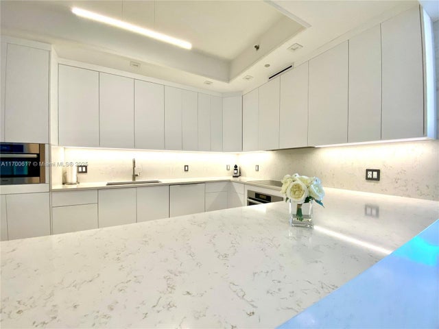 3 of 15 - 100 S Pointe Dr 1207, Miami Beach, FL
