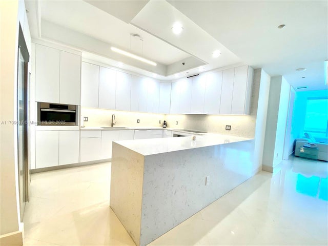 5 of 15 - 100 S Pointe Dr 1207, Miami Beach, FL