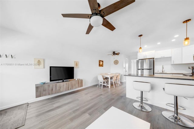 4 of 44 - 15610 Ne 6th Ave 33d, Miami, FL