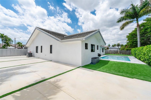 5 of 48 - 9701 Sw 56th Ter, Miami, FL