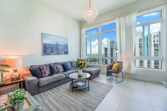 3 of 16 - 5445 Collins Ave Ts11, Miami Beach, FL