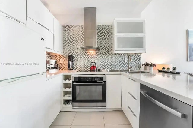 4 of 16 - 5445 Collins Ave Ts11, Miami Beach, FL