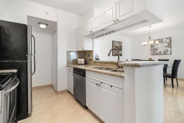 5 of 19 - 17150 N Bay Rd 2618, Sunny Isles Beach, FL