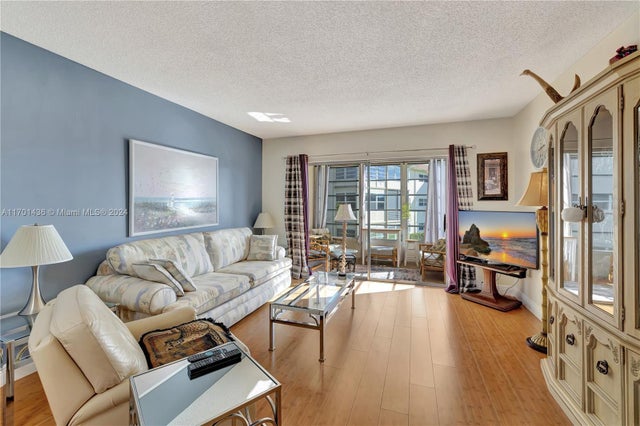1 of 36 - 4800 Nw 35th St 502, Lauderdale Lakes, FL