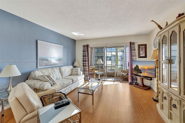 3 of 36 - 4800 Nw 35th St 502, Lauderdale Lakes, FL