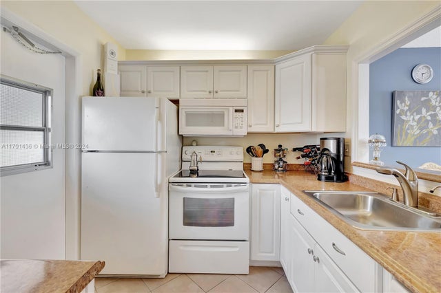 5 of 36 - 4800 Nw 35th St 502, Lauderdale Lakes, FL