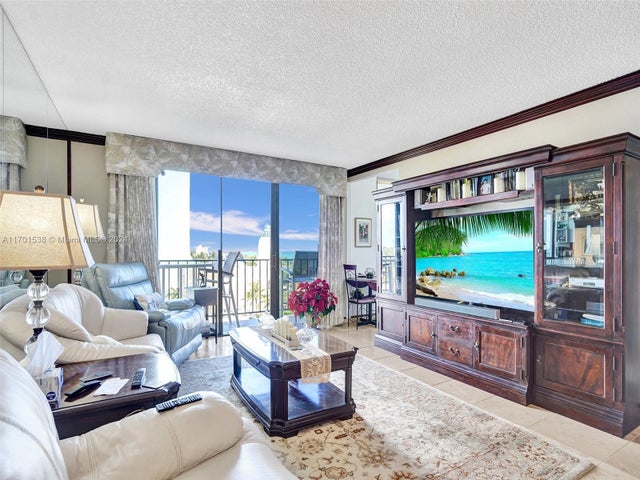 3 of 29 - 322 Buchanan St 610, Hollywood, FL