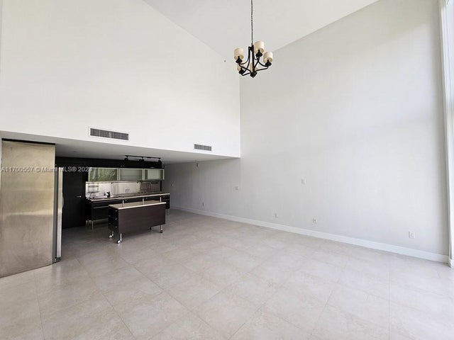 4 of 26 - 6000 Collins Ave 528, Miami Beach, FL