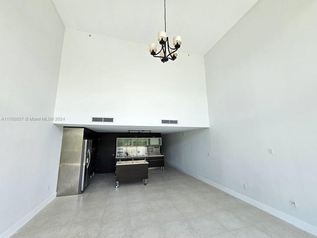 5 of 26 - 6000 Collins Ave 528, Miami Beach, FL