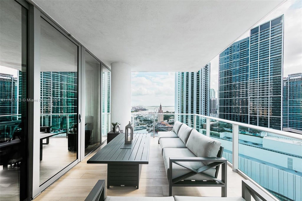 851 Ne 1st Ave 2111, Miami