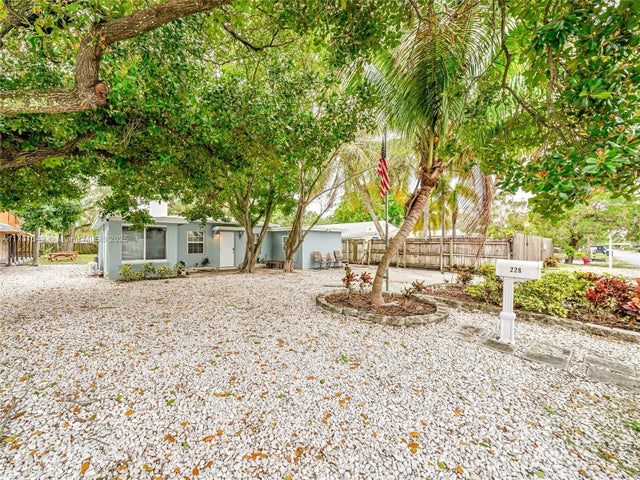 1 of 12 - 228 Sw 14th Ct, Fort Lauderdale, FL