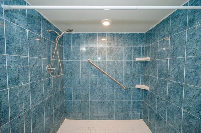 4 of 12 - 228 Sw 14th Ct, Fort Lauderdale, FL