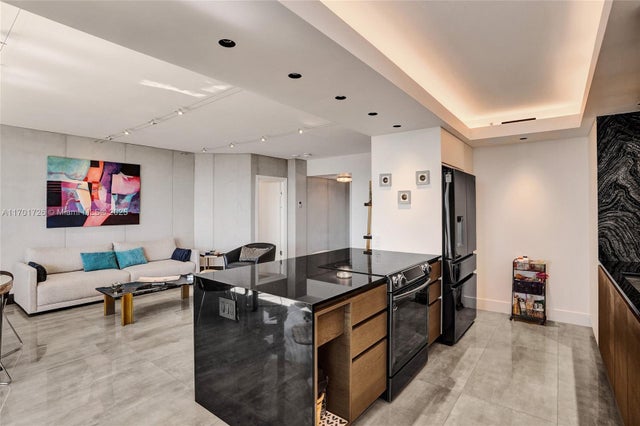 5 of 72 - 20191 E Country Club Dr 2310, Aventura, FL