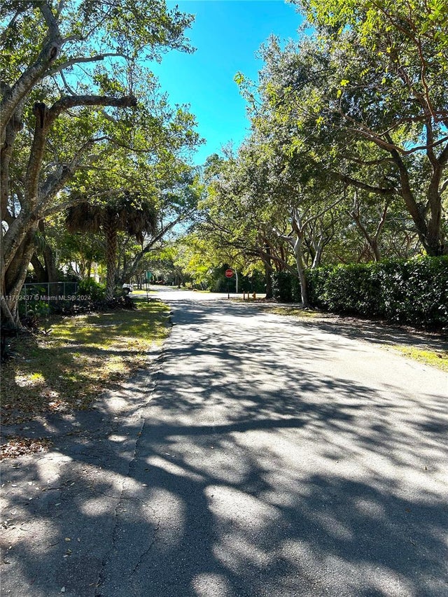 3 of 19 - 12725 Sw 80th Ave, Pinecrest, FL