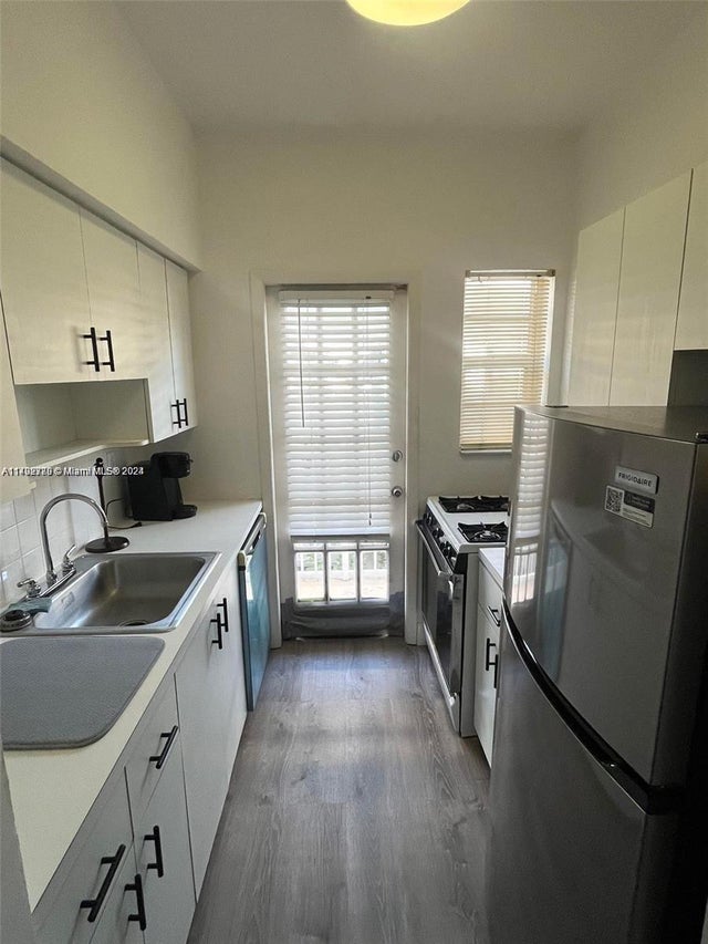 1 of 11 - 911 Meridian Ave 202, Miami Beach, FL