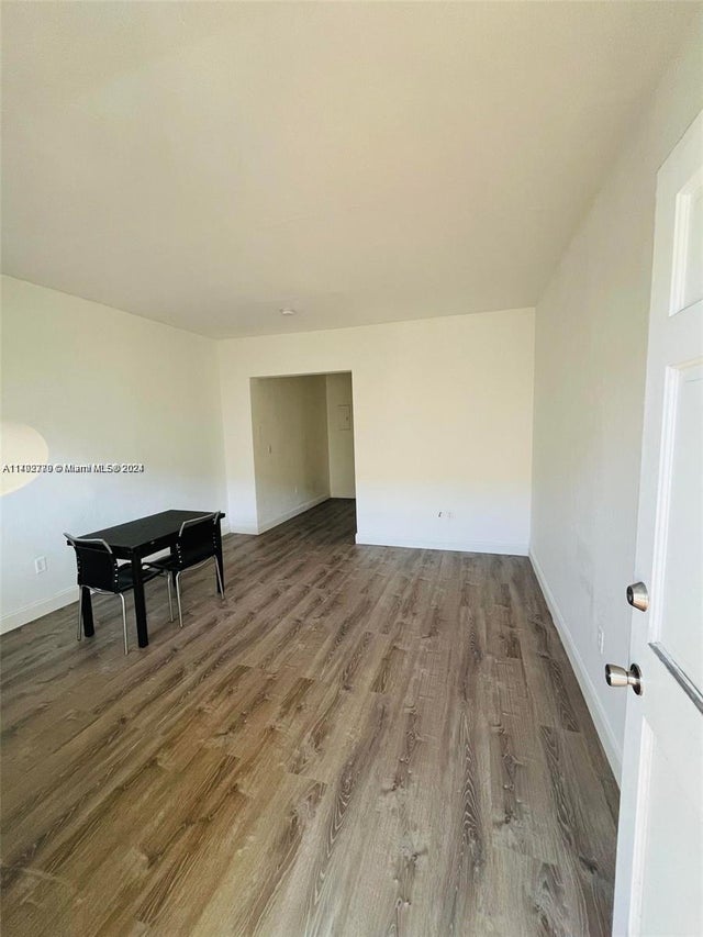 4 of 11 - 911 Meridian Ave 202, Miami Beach, FL