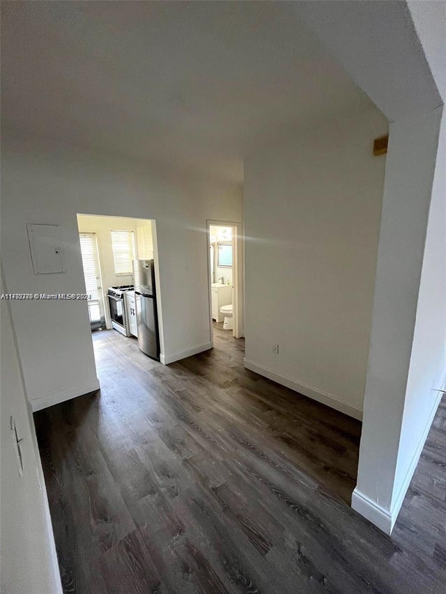 5 of 11 - 911 Meridian Ave 202, Miami Beach, FL