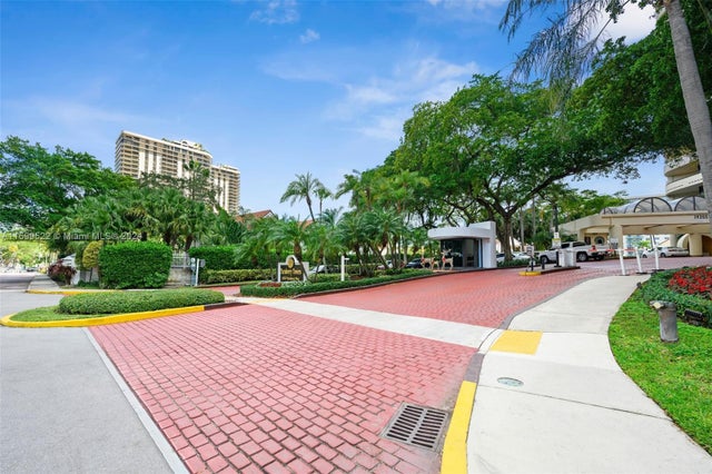 2 of 20 - 19355 Turnberry Way 15g, Aventura, FL