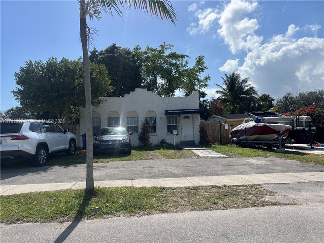 1 of 6 - 1482 Ne 174th St, North Miami Beach, FL