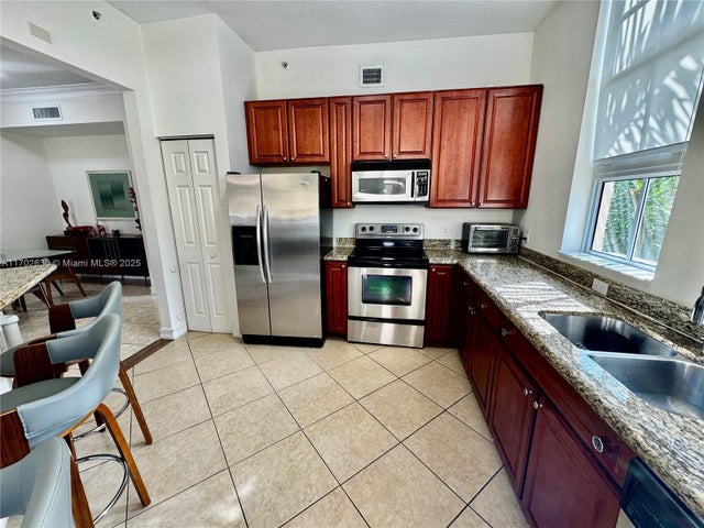 3 of 27 - 3001 Ne 185th St 514, Aventura, FL