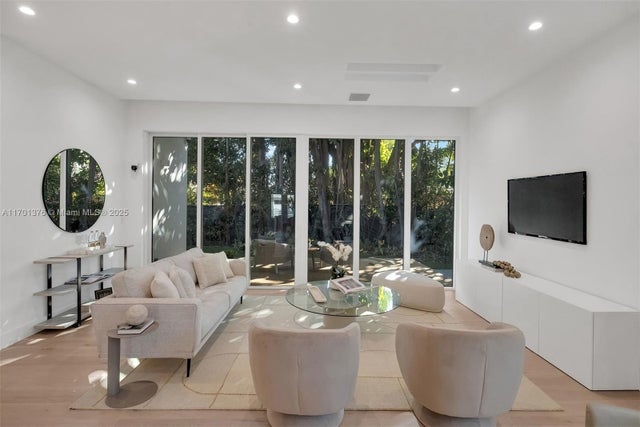 3 of 34 - 354 Nw 43rd St, Miami, FL