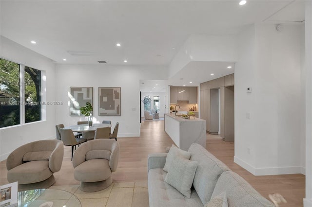 4 of 34 - 354 Nw 43rd St, Miami, FL