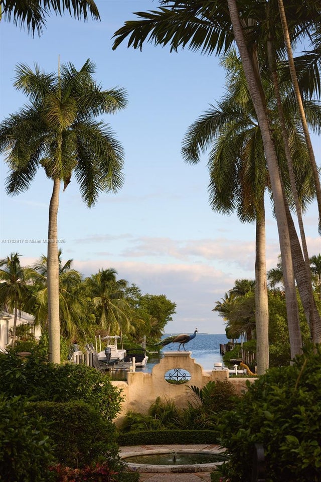 2 of 18 - 3467 N Moorings Way, Coconut Grove, FL