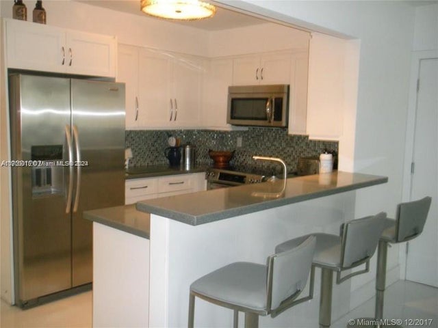 4 of 16 - 5005 Collins Ave 1108, Miami Beach, FL