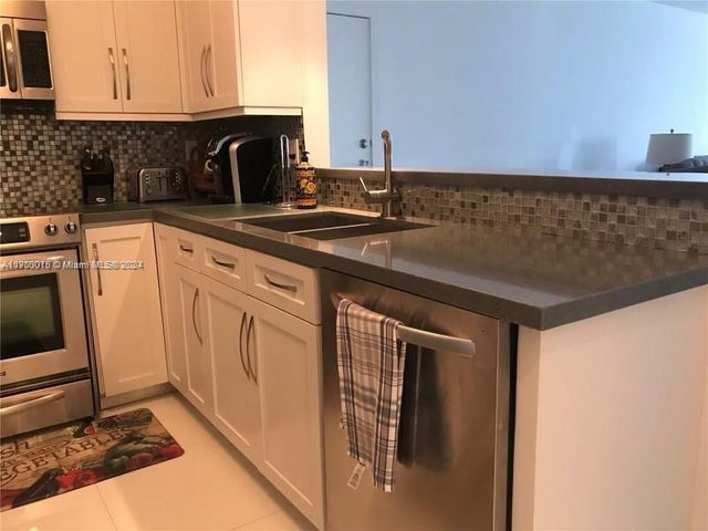 5 of 16 - 5005 Collins Ave 1108, Miami Beach, FL