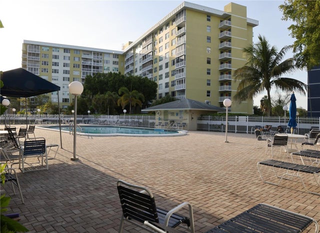 2 of 26 - 4400 Hillcrest Dr 604a, Hollywood, FL