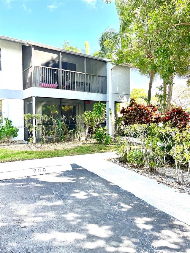 2753 S Oakland Forest Dr 104, Oakland Park