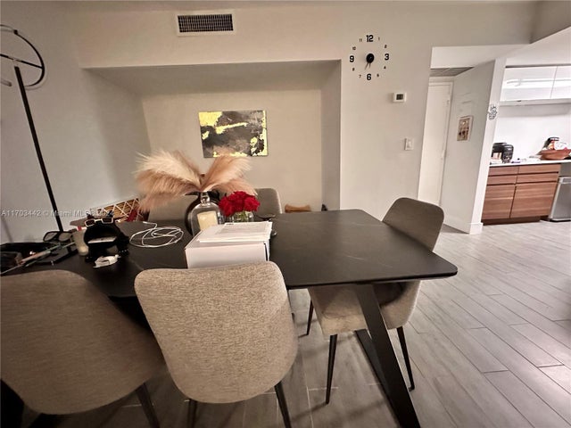 4 of 12 - 20505 E Country Club Dr 1836, Aventura, FL