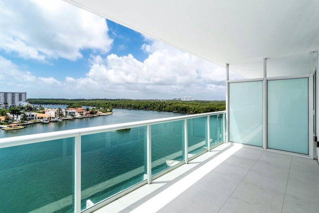 2 of 30 - 400 Sunny Isles Blvd 919, Sunny Isles Beach, FL