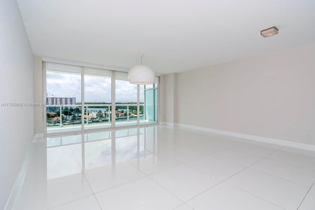 4 of 30 - 400 Sunny Isles Blvd 919, Sunny Isles Beach, FL