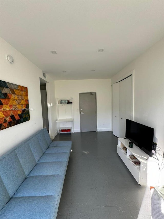 2 of 8 - 600 15th St 2, Miami Beach, FL