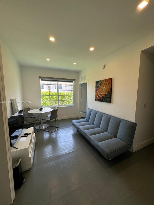 3 of 8 - 600 15th St 2, Miami Beach, FL