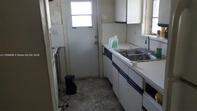 2 of 11 - 2315 Grant St, Hollywood, FL