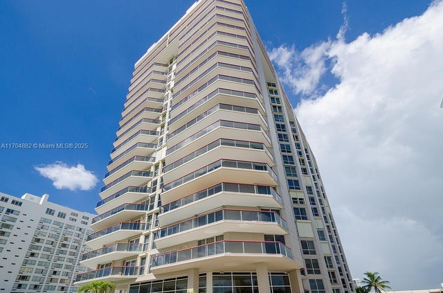 2 of 35 - 6767 Collins Ave 1409, Miami Beach, FL